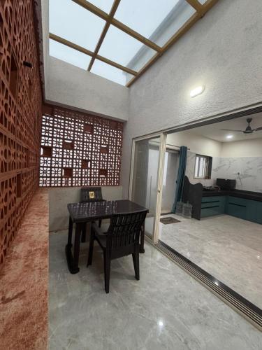 المرافق, OSM Villa in Moleshwar