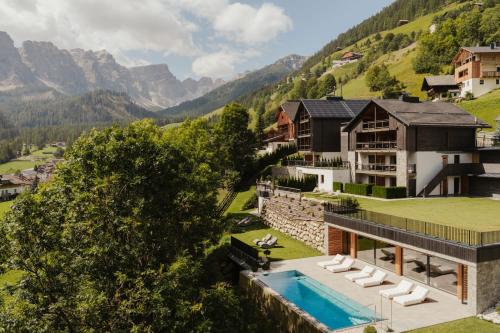 Les Dolomites Mountain Lodges