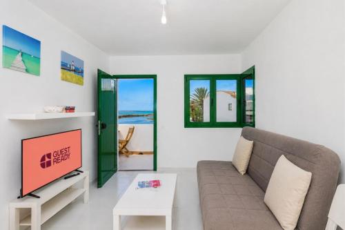 GuestReady - Cosy Retreat with Balcony near Beach