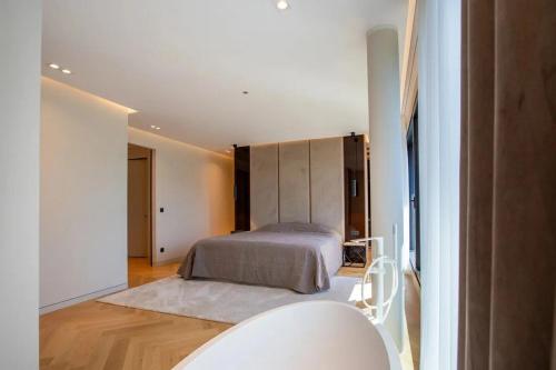 AntibesLuxuriousResidence - image 5