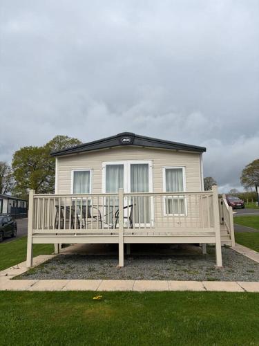 Deer View Escape - 8 Berth Retreat - Malvern View Holiday Park in Suckley