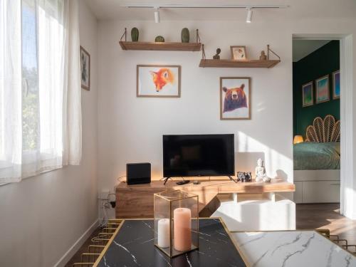 Parisian cozy space 2 steps from Canal Saint-Martin app 19