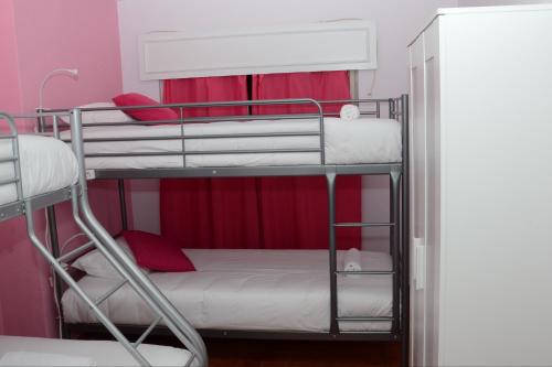 help yourself hostels carcavelos coast