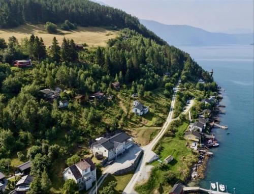 Viesnīcas āriene, Sjarmerende Hytte Med Utsikt Over Sognefjorden in Kaupanger