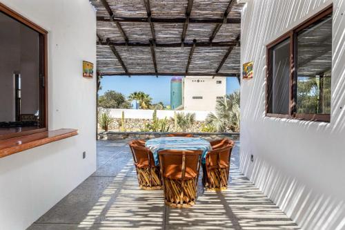 Casa Maria - Gated 2 Bd House w Private Pool, Short Walk to Beach near Los Barriles in Buenos Aires