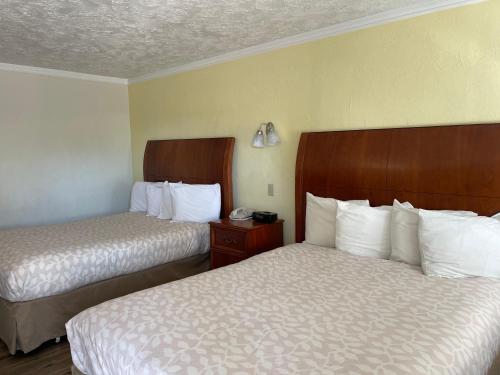 2 queen beds