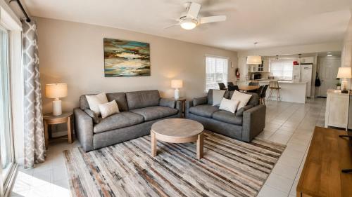 7Mile Beach Resort 2b2b Condo - image 3