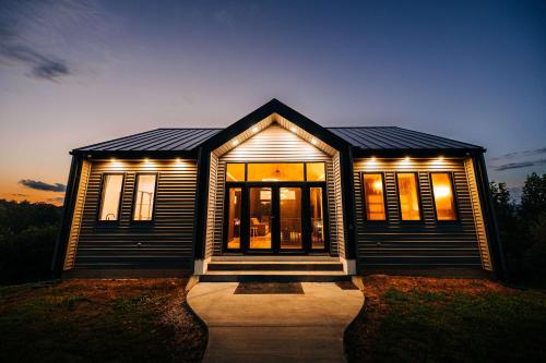 Lights Camera Cabin - Outdoor Theater - Views in New Plymouth (OH)