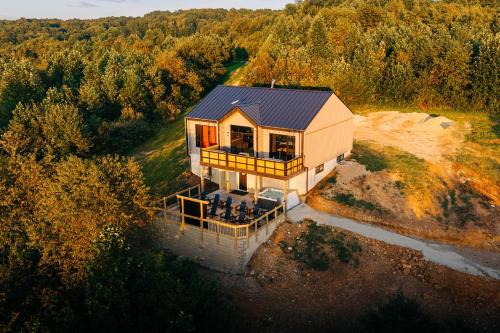 Lights Camera Cabin - Outdoor Theater - Views in New Plymouth (OH)