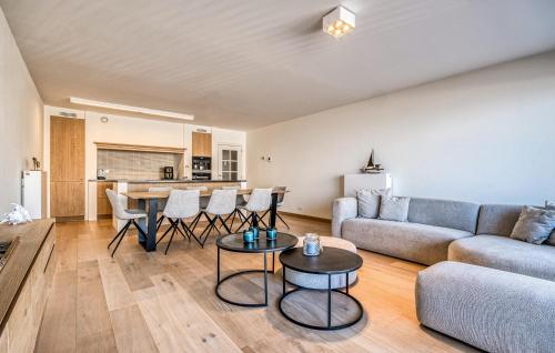 3 Bedroom Luxurious Apartment In Oostende - image 5