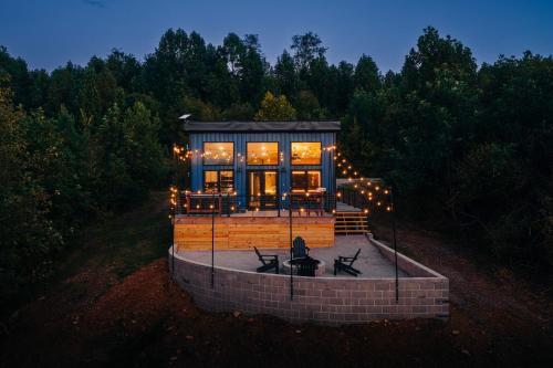 The Overlook A Luxury Cabin With Hot Tub And Views in New Plymouth (OH)