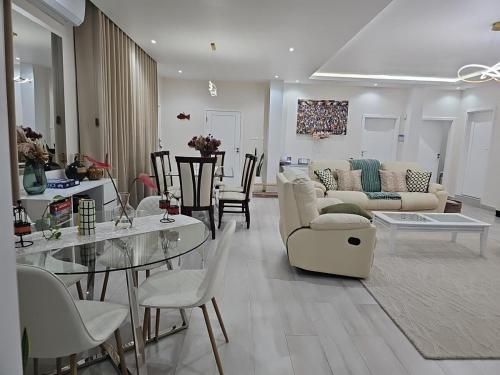 MCHome - Private Villa with Garden & Pool - image 5