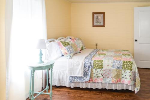 The Little Farmhouse Sleeps 6 in Columbia, USA