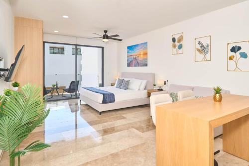 Coastal Studio W Rooftop Pool, Gym Near Beach