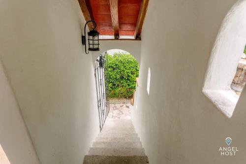 6Br Villa W Pool Bbq & Backyard - image 2