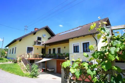 Spezialitätenhof Familie Eichmann in Neuhaus am Klausenbach, Österreich