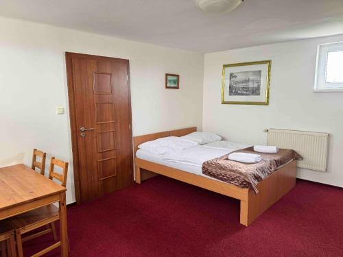 2 bedrooms, 6 beds