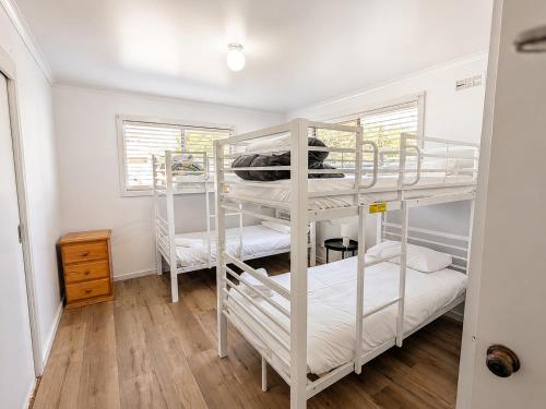 2 bedrooms, 3 beds