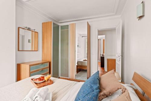 BnBNova - 2BR - Near Eiffel Tower and Montparnasse - image 2