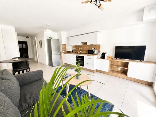 Appart au Grand Port Terrasse, Jardin Privé et Garage inclus