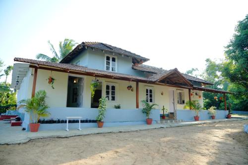 Kerevolu Heritage Stay - Estate, Home Food, Near to Sight Seeings in Agani