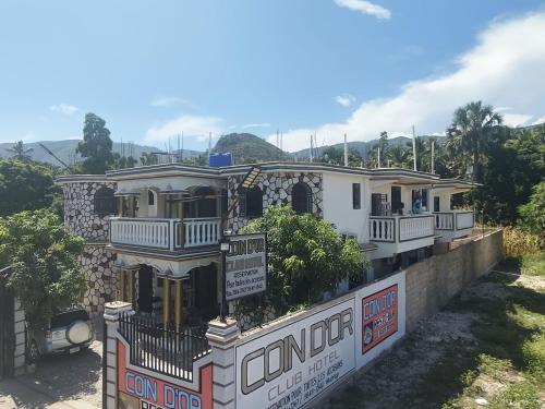 Joint d'or in Cayes-Jacmel