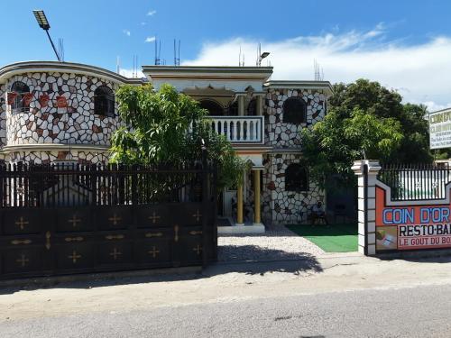 Joint d'or in Cayes-Jacmel