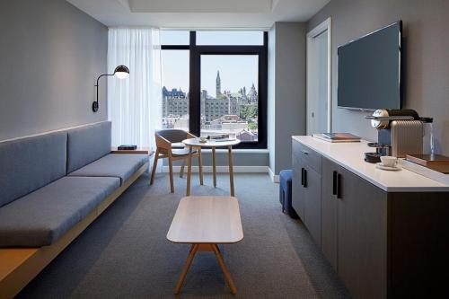 Andaz Suite