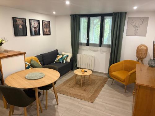 Ariège, appartement avec jardin en bord de rivière, Vicdessos