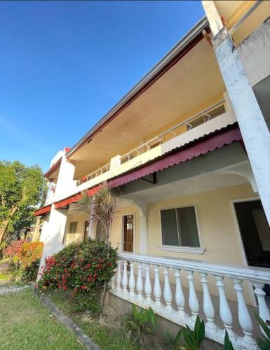 Exterior view, Residencia del Mundo - Hotel in Puerto Galera