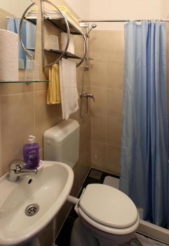 Cinema House Single & Double Rooms - image 10