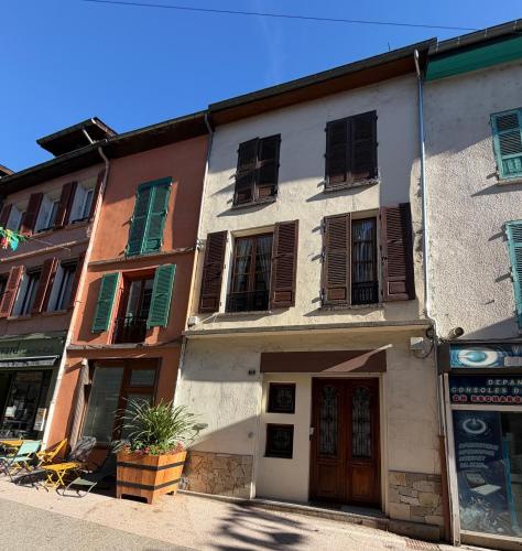 Maison Viennois, Fabulous Bike Friendly Town House, Bourg d'Oisans centre - Location saisonnière - Le Bourg-d'Oisans
