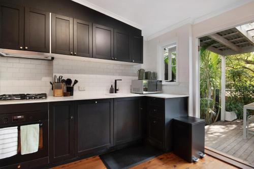 The Terran - Newtown Home Near King St, RPA, Uni in Camperdown