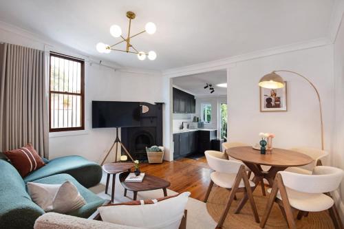 The Terran - Newtown Home Near King St, RPA, Uni in Camperdown