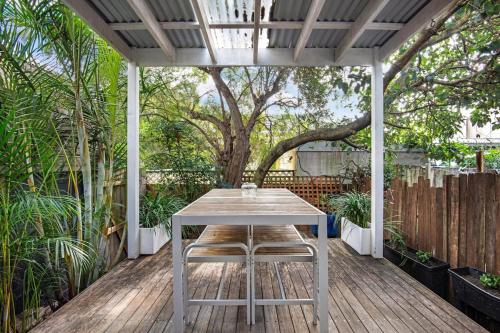 The Terran - Newtown Home Near King St, RPA, Uni in Camperdown