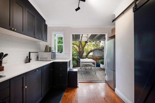 The Terran - Newtown Home Near King St, RPA, Uni in Camperdown