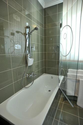 Hillside Premium Apartments - image 4