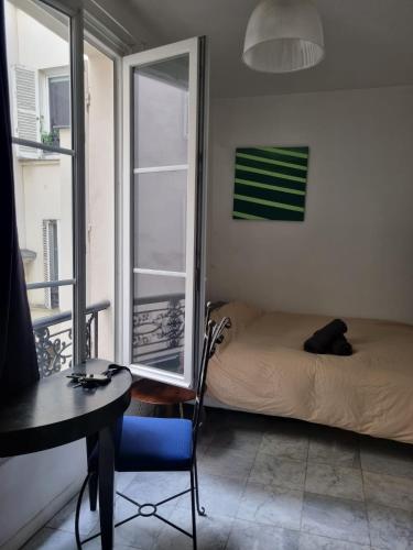 Little house in Paris