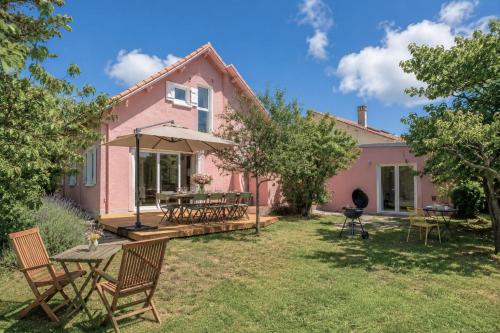 Maison moderne avec jardin pour 8
