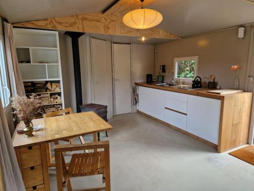 köök, Slow Stee Zeegse Drentsche Aa, chalet vlakbij Groningen in Zeegse