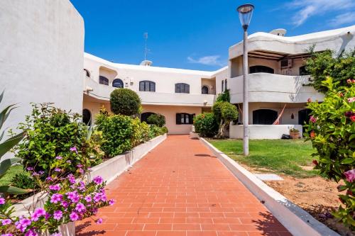 ทัศนียภาพภายนอกโรงแรม, Downtown Carvoeiro 1BDR Apart W view by LovelyStay in วาเล เด โกโว