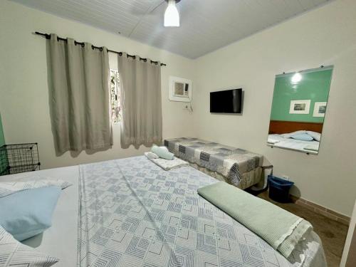 1 king bed, 1 twin bed
