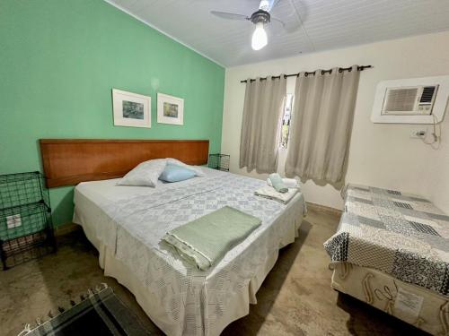 1 king bed, 2 bunk beds