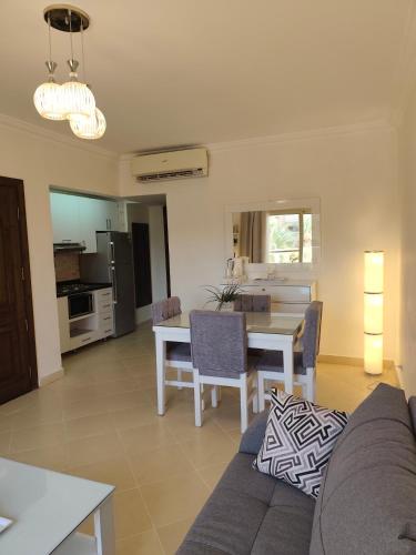 One- bedroom apartment S3 in Vip Zone Sunny Lakes 3