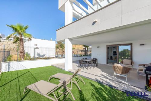 Casa Azahar Luxury 3 Bedroom Apartment with Pool and Gym in Estepona