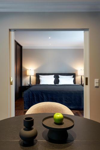 1 king bed, 1 sofa bed