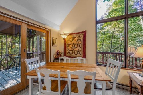 Faciliteter, Fox Hollow - Cozy Den with a Hot Tub in Hedgesville