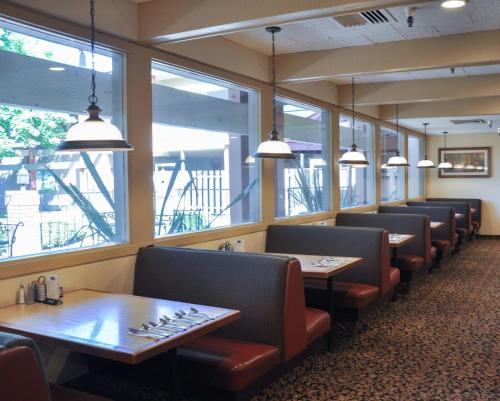 餐廳, 機場皮卡迪利酒店 (Piccadilly Inn Airport) in 弗雷斯諾 (CA)