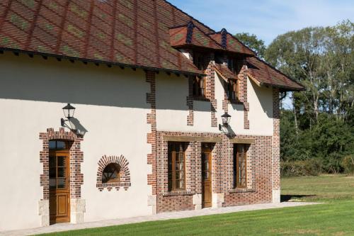 Exterior view, La Chasserie 2 - Grange Arthuis in Lavau (Burgundy)