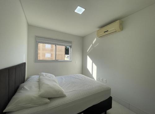 Maria Eduarda 202 - Apartamento amplo com 3 quartos a apenas 3 minutos da praia - image 2
